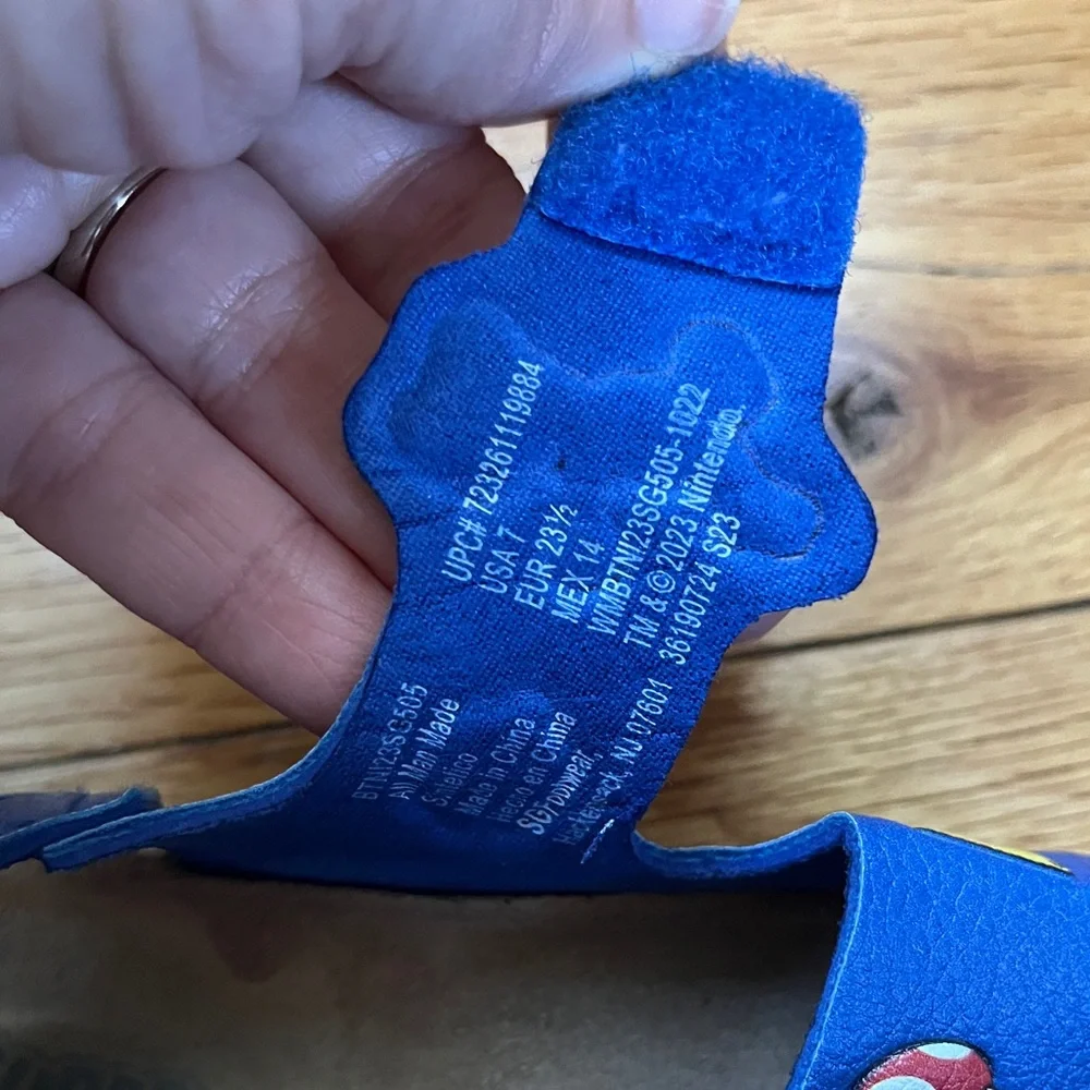 Super Mario Sandals Size‎ 7